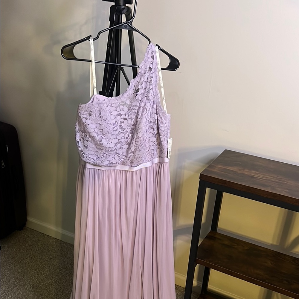 Elegant Lavender One-Shoulder Lace Wedding Dress